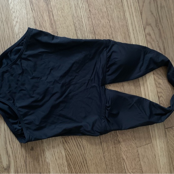 One-piece swimming suite - Picture 4 of 6